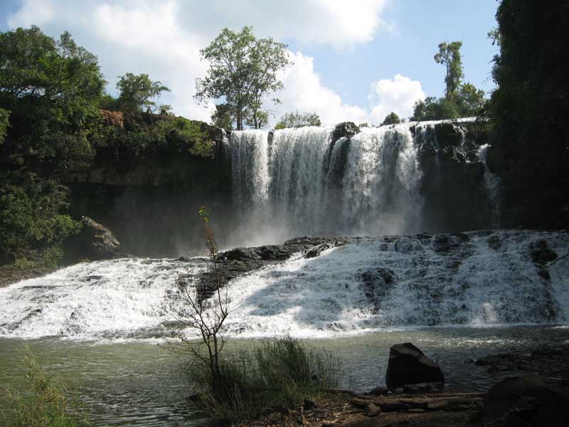 Bousra waterfall